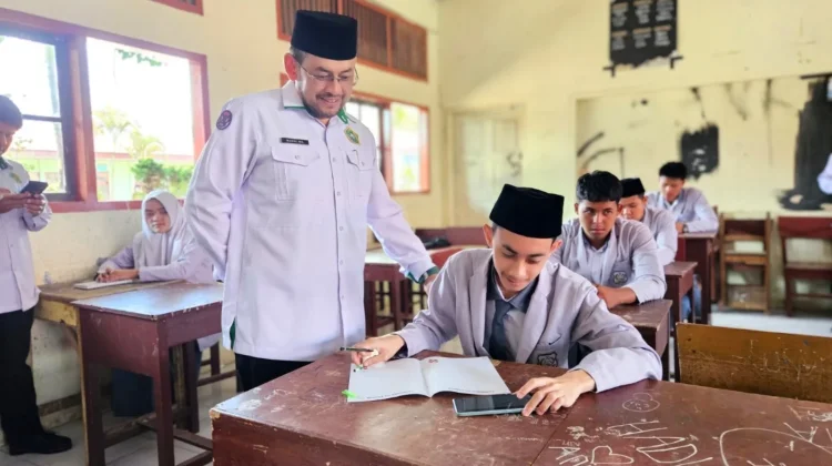Kakankemenag Aceh Tengah Tinjau Pelaksanaan UM dan TKA di Sejumlah Madrasah