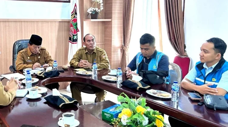 Wabup Gayo Lues Dorong Percepatan Pemasangan Listrik di Huntara