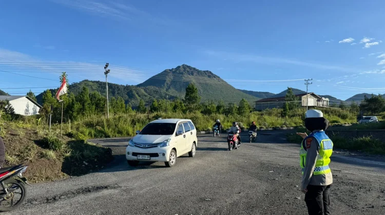 Satlantas Polres Bener Meriah Atur Lalin di Titik Rawan