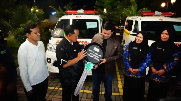Mendagri Serahkan 5 Unit Ambulan ke Aceh Tengah