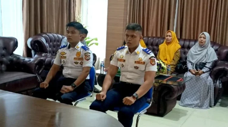 Pemkab Gayo Lues Serahkan SK CPNS Lulusan Politeknik Transportasi Darat