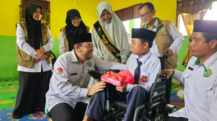 Kemenag Aceh Tengah Salurkan Bantuan untuk Siswa InklusiTakengon – Kantor Kemente