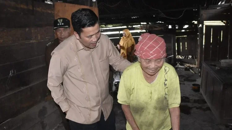 Momen Haru Bupati Haili Yoga Kunjungi ODGJ di Bukit Kemuning Kecamatan Jagong Jege