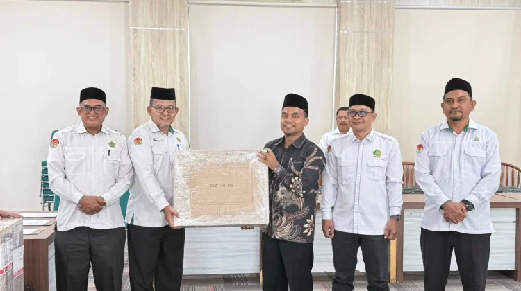 Kemenag Aceh Salurkan Bantuan Komputer untuk 74 KUA