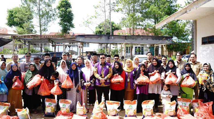 Pasar Murah di Atu Lintang Diserbu Warga Setempat