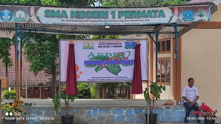 SMA Negeri 1 Permata Launching Agrokopi School Project