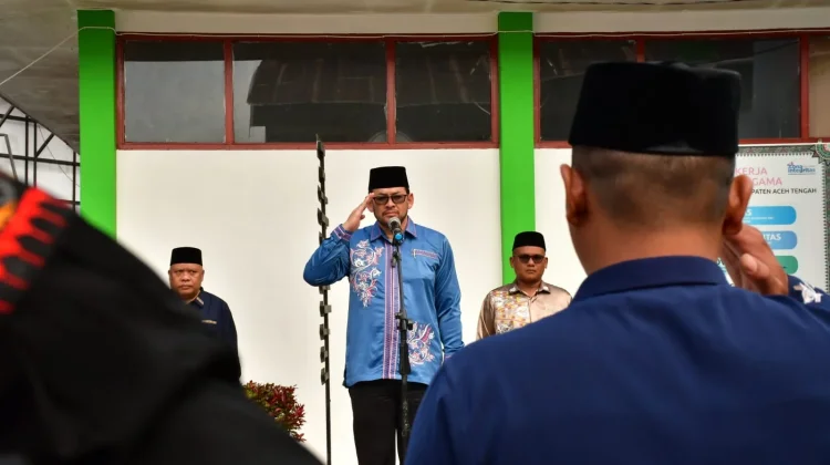 Kakankemenag Wahdi Pimpin Upacara Hardiknas 2026