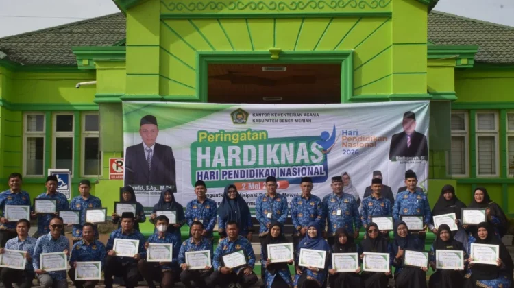 Kemenag BM Peringati Hardiknas 2026