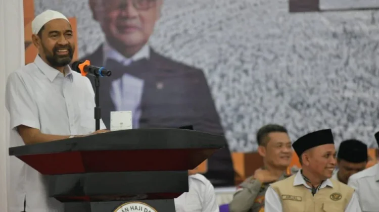 Mualem Lepas Kloter Perdana Calon Jemaah Haji Aceh