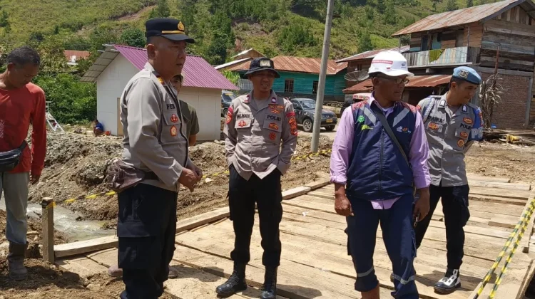 Polsek Bintang Aceh Tengah Amankan Perbaikan Jembatan Darurat di Bale Nosar