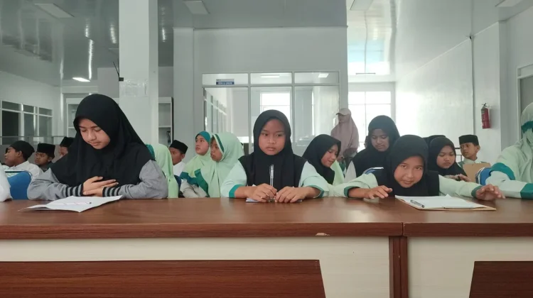 SD IT Alfatih Bener Meriah Kunjungi RRI Takengon, Anak-anak Belajar Dunia Radio