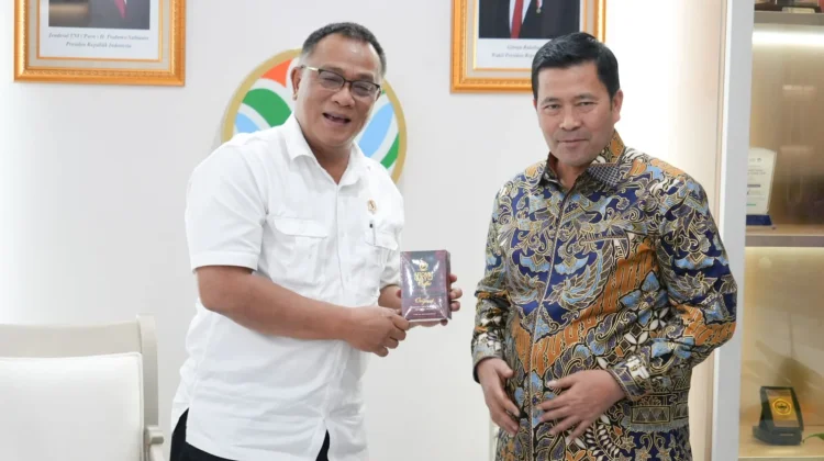 Bupati Haili Bahas Pengelolaan Sampah dan TPA Bersama Menteri Lingkungan Hidup