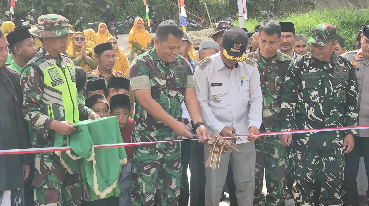 Dandim Bener Meriah Resmikan Jembatan Aramco Desa Batin Baru