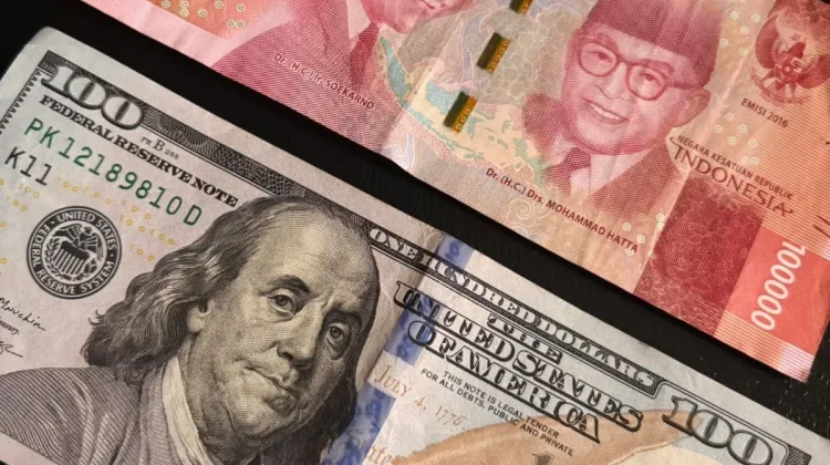 Rupiah Melemah, Masyarakat Waspadai Dampak Ekonomi Berantai