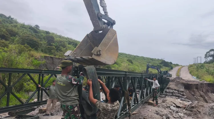 TNI Kebut Perakitan Jembatan Bailey Karang Rejo