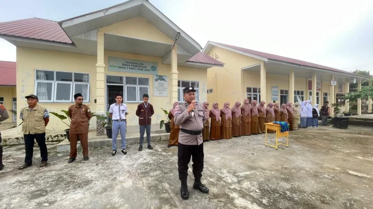 Polisi Jadi Pembina Upacara di SMA N 2 Pintu Rime Gayo