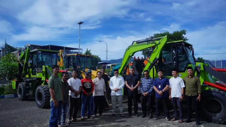 Aceh Tengah Terima 14 Truck dan 7 Alat Berat dari Kemendagri