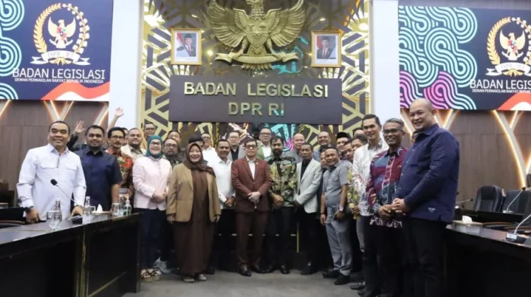 Mualem Saksikan Langsung RDP DPR-RI Bahas Revisi UUPA