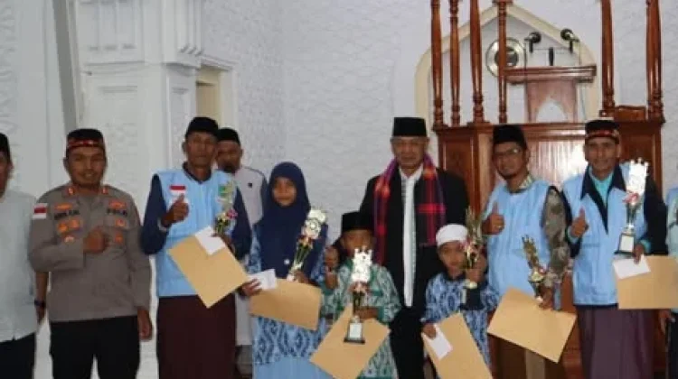 Gema Takbir Idul Adha, Forkopimda Serahkan Piagam kepada Generasi Berprestasi