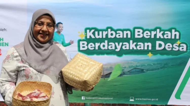 Kemenag dan Lembaga Mitra Bagikan Daging Kurban dengan Besek Bambu