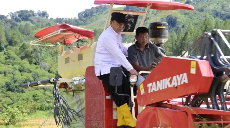 Kementan Bantu Mesin Combine unutk Aceh Tengah