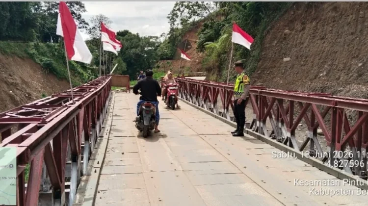 Polsek Pintu Rime Gayo Pantau Akses Jalan dan Jembatan Pasca Banjir-Longsor