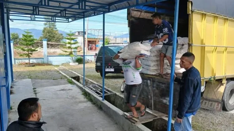 Perumda Tirta Bengi Terima Bantuan 6 Ton PAC dari Satgas PRR
