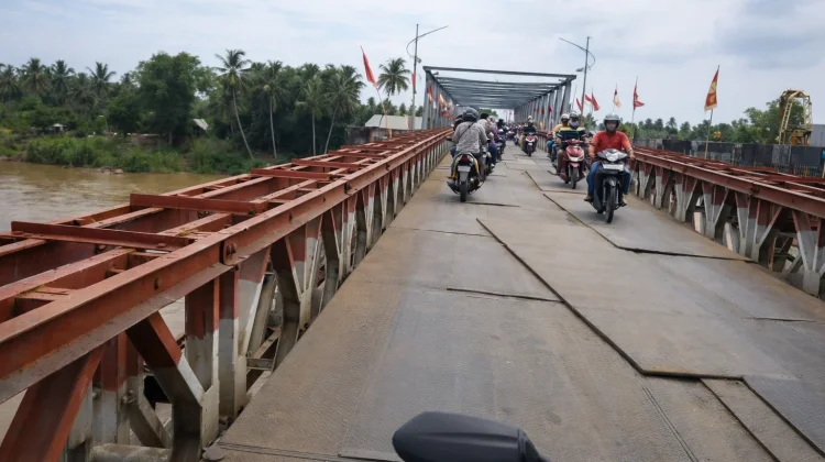 Jembatan Kutablang Padat, Perbaikan Lantai Bailey Sebabkan Antrian Panjang