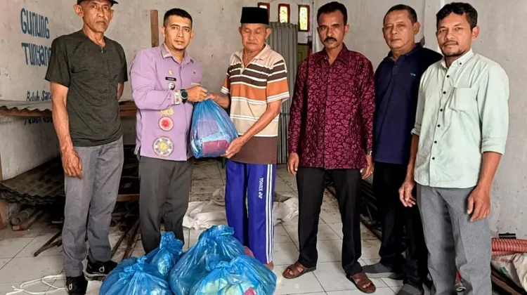 Korban Kebakaran  Gunung Tunyang Terima Bantuan Darurat dan Dokumen Kependudukan