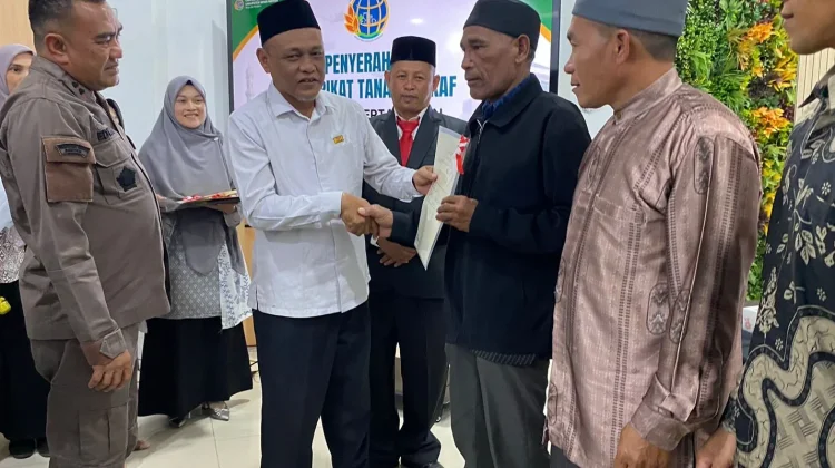 Empat Sertifikat Tanah Wakaf Diserahkan di Bener Meriah