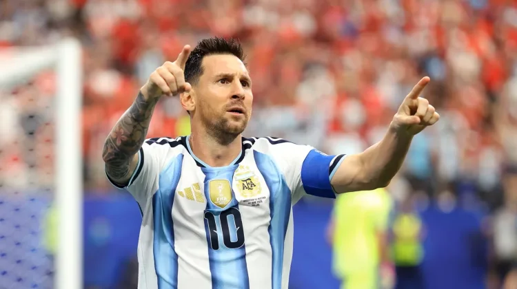Dua Gol Messi Bawa Argentina Melaju ke 32 Besar