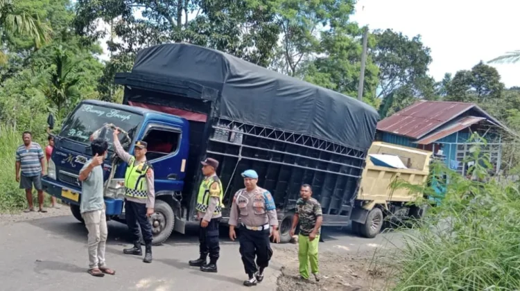 Polsek Pintu Rime Gayo Sigap Urai Kemacetan di Jalan Elak Werlah–Simpang Lancang