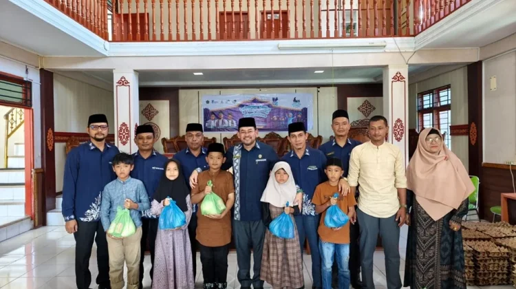 Kemenag Aceh Tengah Salurkan Paket Sembako untuk Yatim-Penyandang Disabilitas