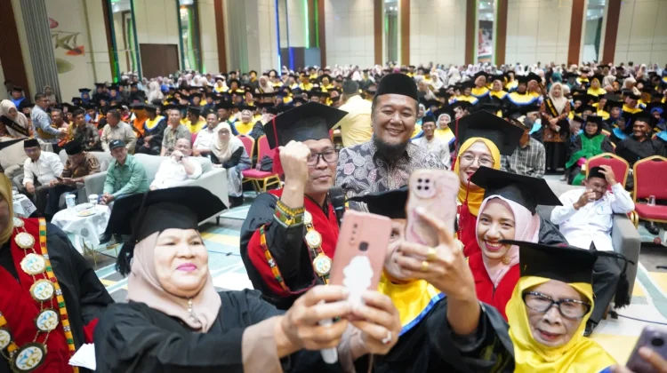556 Lansia di Takengon Ikut di Wisuda