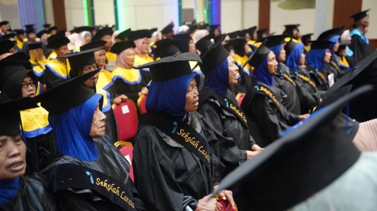 Usia Senja, 556 Lansia Aceh Tengah Raih Ijazah Sekolah Lansia