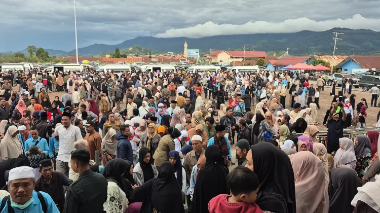 Kepulangan Jama'ah Haji Bener Meriah Disambut Haru Keluarga