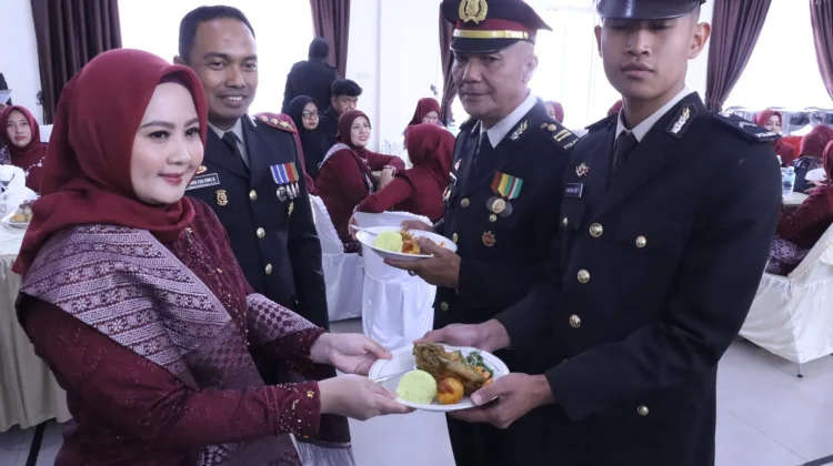 Polres Bener Meriah Gelar Syukuran dan Serahkan Bansos kepada Purnawirawan