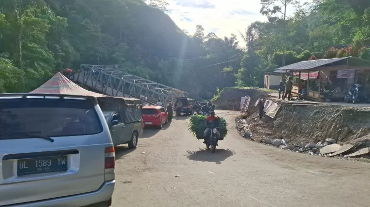Jalan Enang-enang  Mulai Ramai Dilalui Kendaraan Roda Dua dan Empat