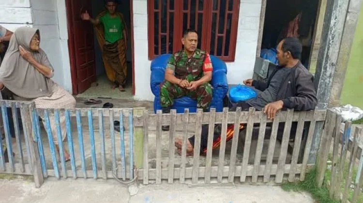 Pererat Silaturahmi, Babinsa Koramil 02/WPS Gelar Komsos dengan Warga Binaan