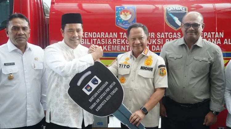 Aceh Tengah Dapat Damkar Multifungsi Fire Hawk FWS 4000 dai Pusat