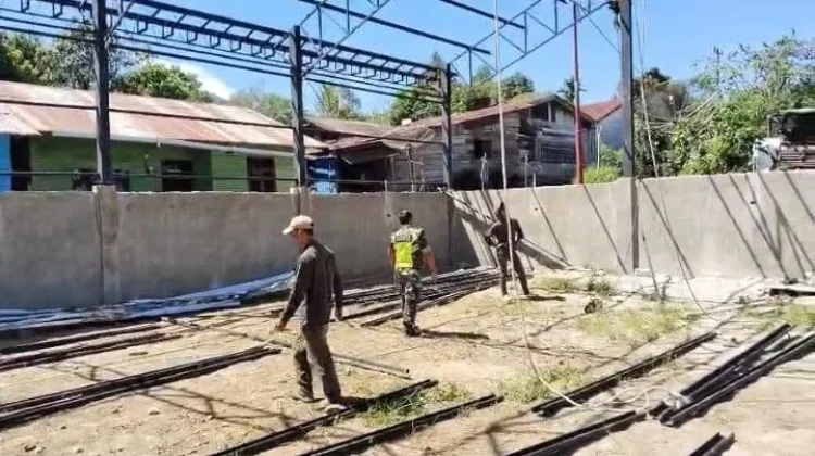 Babinsa Koramil 04/PRG Pantau Pembangunan Koperasi Desa Merah Putih di Gemasih