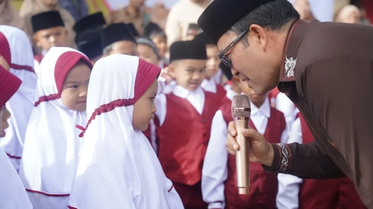 Ayah Antar Anak ke Sekolah, Bupati Aceh Tengah: Ini Memori yang Tak Terlupakan
