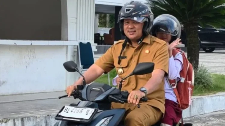 Bupati Gayo Lues Antar Siswa di Hari Pertama Sekolah, Apresiasi Peran Orang Tua