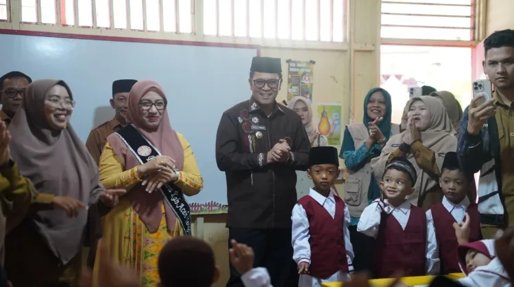Bupati Haili Canangkan Gerakan Ayah di Program Gamas