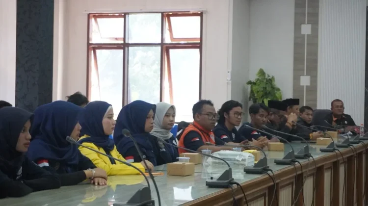 Mahasiswa UTU Bangun Fasilitas Umum dan Program Siaga Bencana di Pining