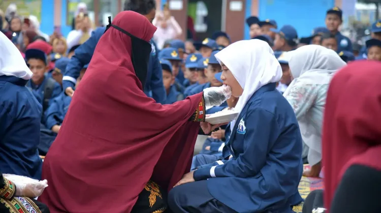 Pemkab Bener Meriah Dukung Pelestarian Adat Serah Terima Siswa Baru