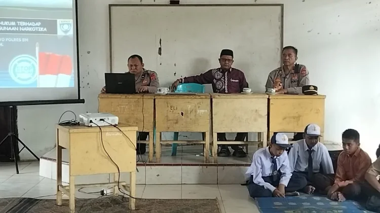 Kapolsek Pintu Rime Gayo Ajak Pelajar SMPN 4 Jauhi Narkoba