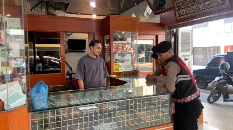 Samapta Polres Aceh Tengah Patroli Toko Emas