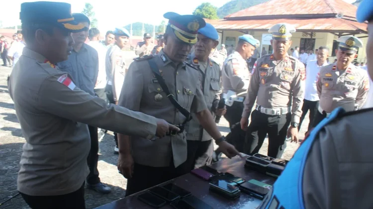 Cegah Judi Online dan Pinjol, Kapolres Bener Meriah Sidak Ponsel Personel