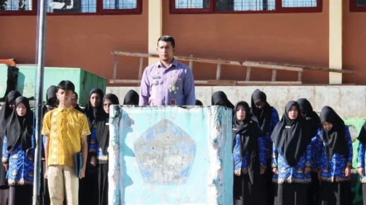 Upacara Hari Anak Nasional Ke-42, Camat Timang Gajah Beri Motivasi